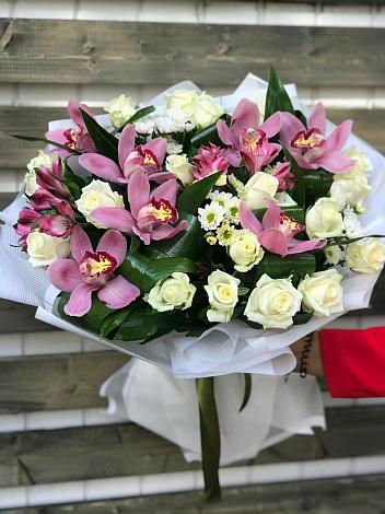 Букет цветов из: Розы и Хризантемы в Нововеличковской