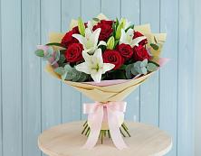 Букет цветов из:  Лилии и Розы в Нововеличковской