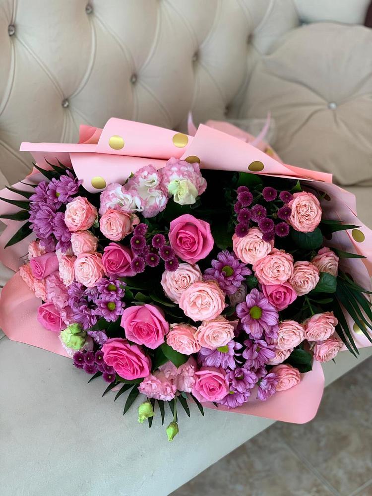 Букет цветов из: Хризантемы, Розы и Лизиантусы в Нововеличковской