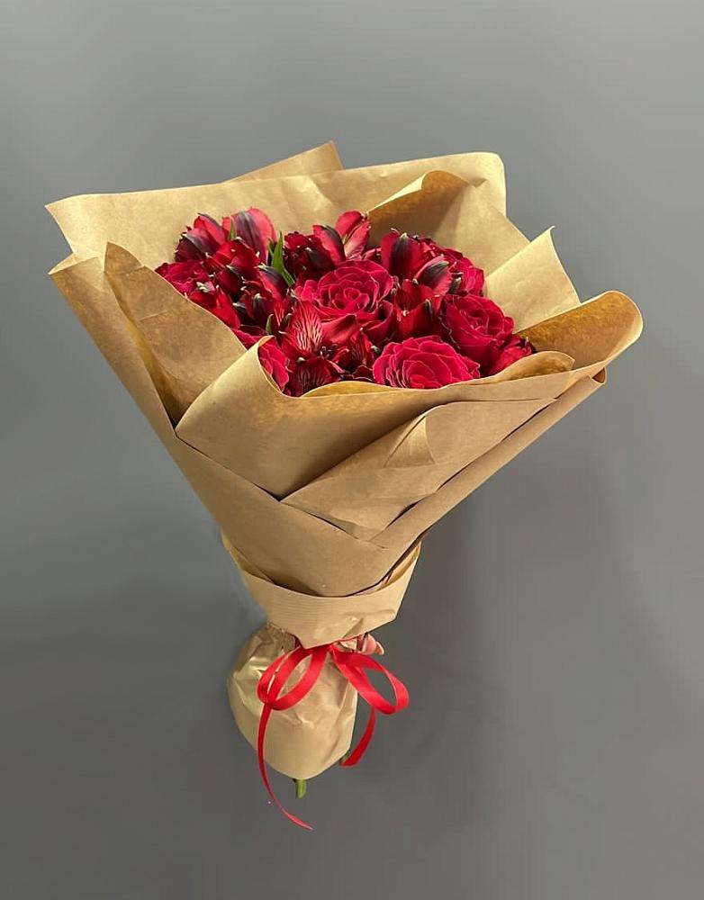 Букет цветов из: Альстромерии и Розы в Нововеличковской