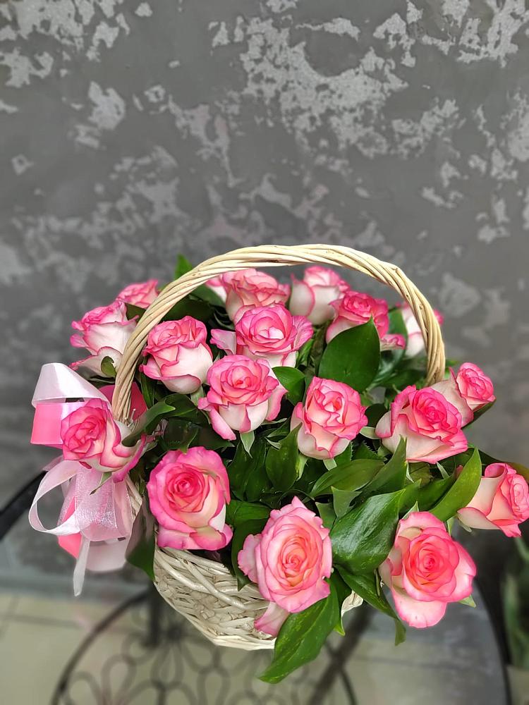 Цветочная композиция из Розы в корзине в Нововеличковской