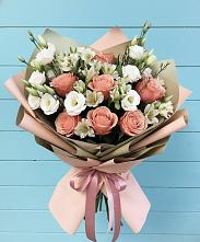 Букет цветов из:  Розы, Альстромерии и Лизиантусы в Нововеличковской