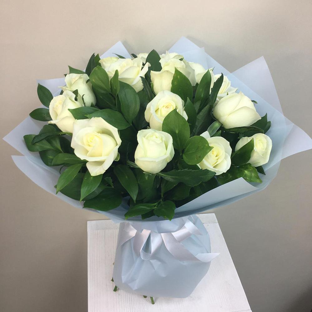 Букет 15 Белых роз Проуд в Нововеличковской