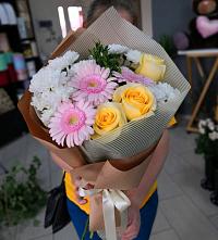 Букет цветов из:  Герберы, Розы и Хризантемы #REPLACE_PRED# Нововеличковской