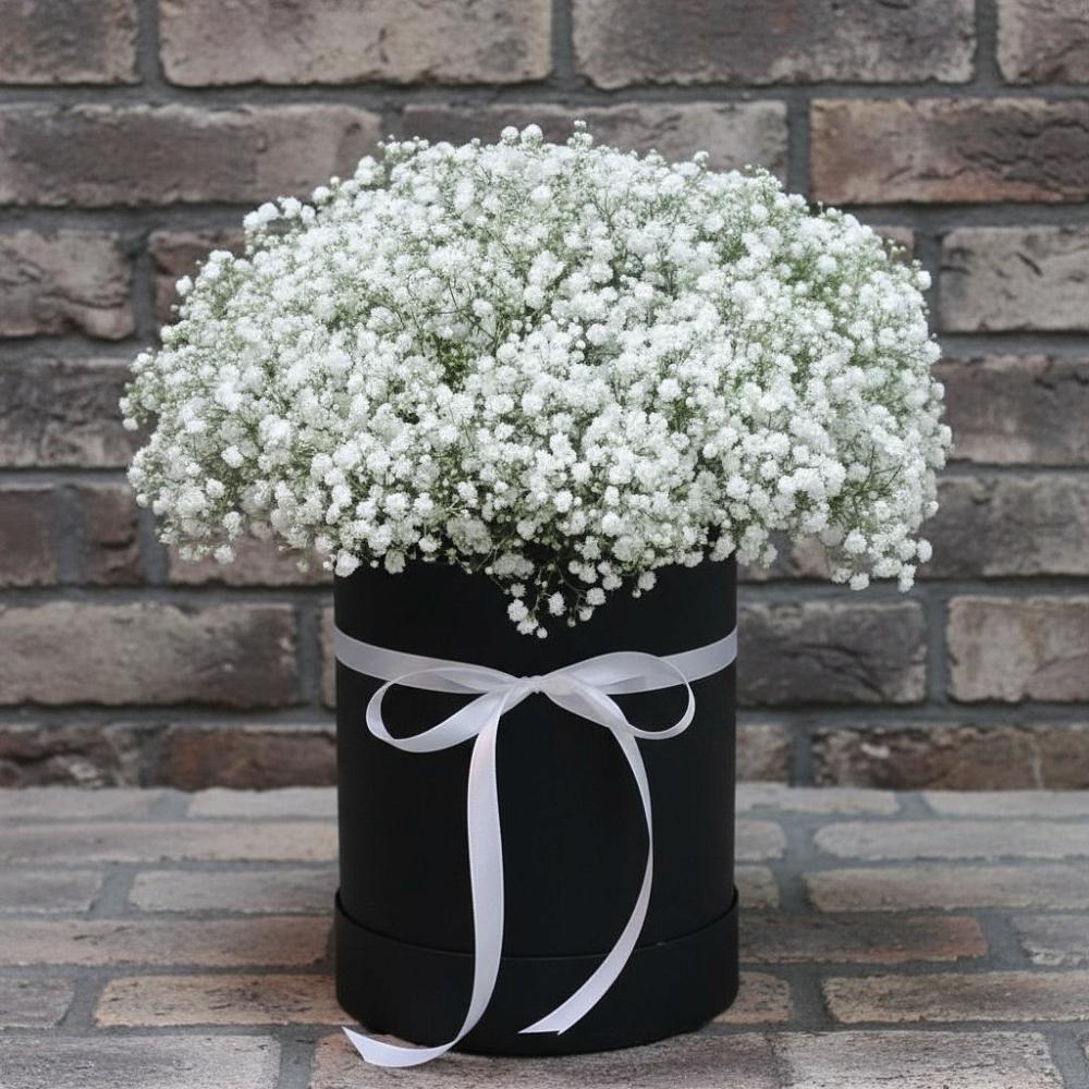 Цветочная композиция из Гипсофила в шляпной коробке в Нововеличковской