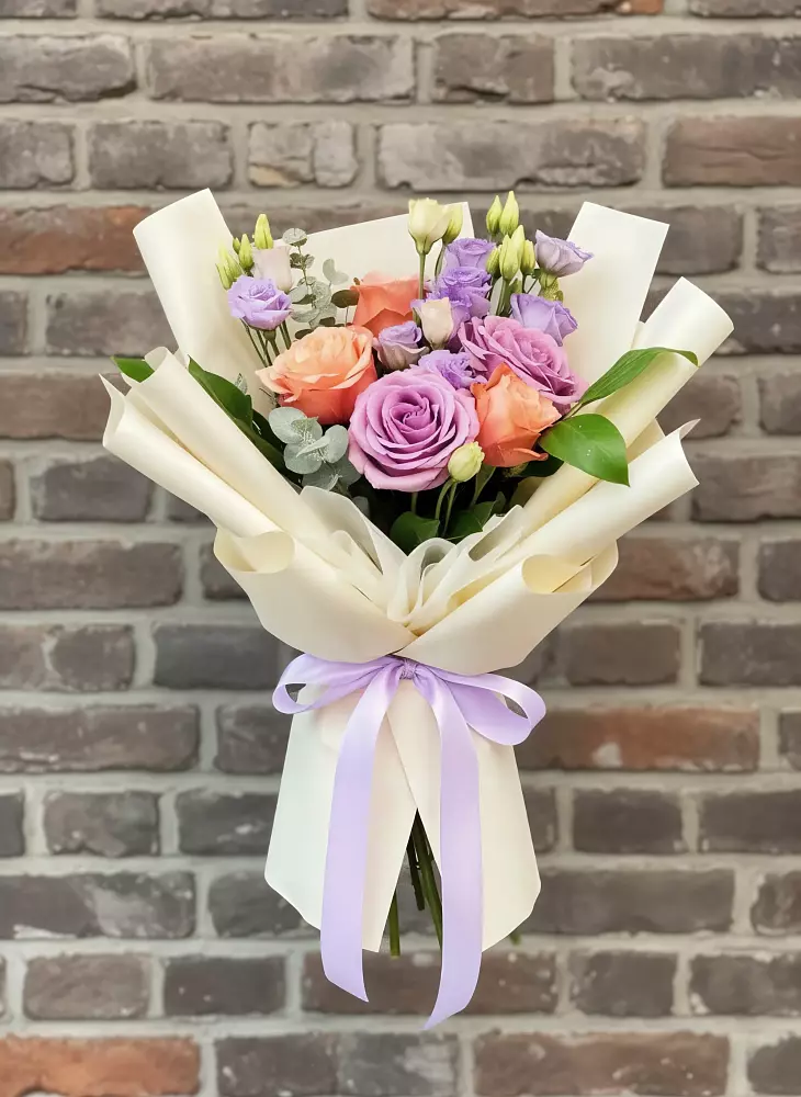 Букет цветов из: Лизиантусы и Розы в Нововеличковской