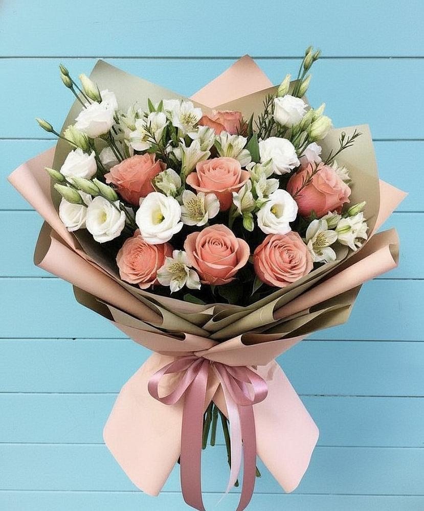 Букет цветов из: Розы, Альстромерии и Лизиантусы в Нововеличковской