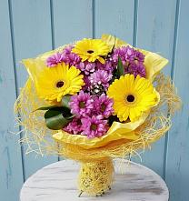 Букет цветов из:  Хризантемы и Герберы в Нововеличковской