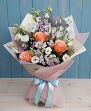 Букет цветов из:  Лизиантусы, Розы, Альстромерии и Гипсофила в Нововеличковской