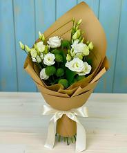 Букет цветов из:  Хризантемы и Лизиантусы в Нововеличковской