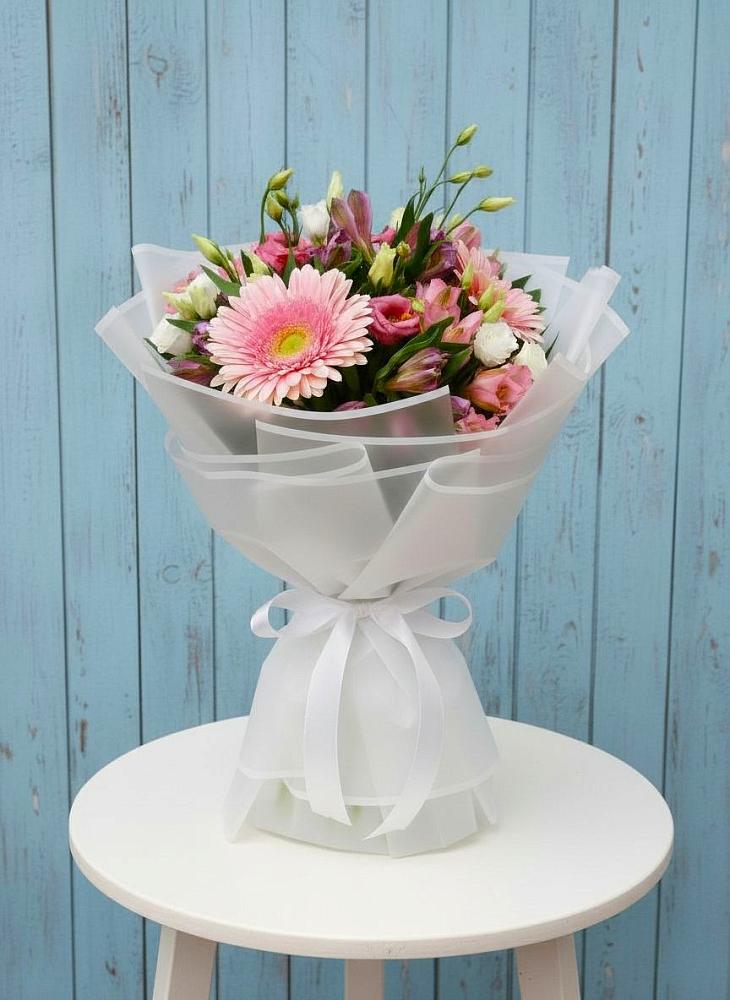 Букет цветов из: Герберы, Альстромерии и Лизиантусы в Нововеличковской