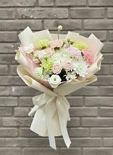 Букет цветов из:  Гвоздики, Розы, Лизиантусы и Хризантемы #REPLACE_PRED# Нововеличковской