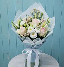 Букет цветов из:  Розы и Лизиантусы в Нововеличковской