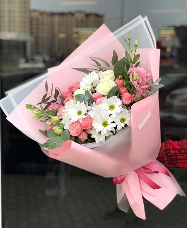 Букет цветов из: Розы, Лизиантусы и Хризантемы в Нововеличковской