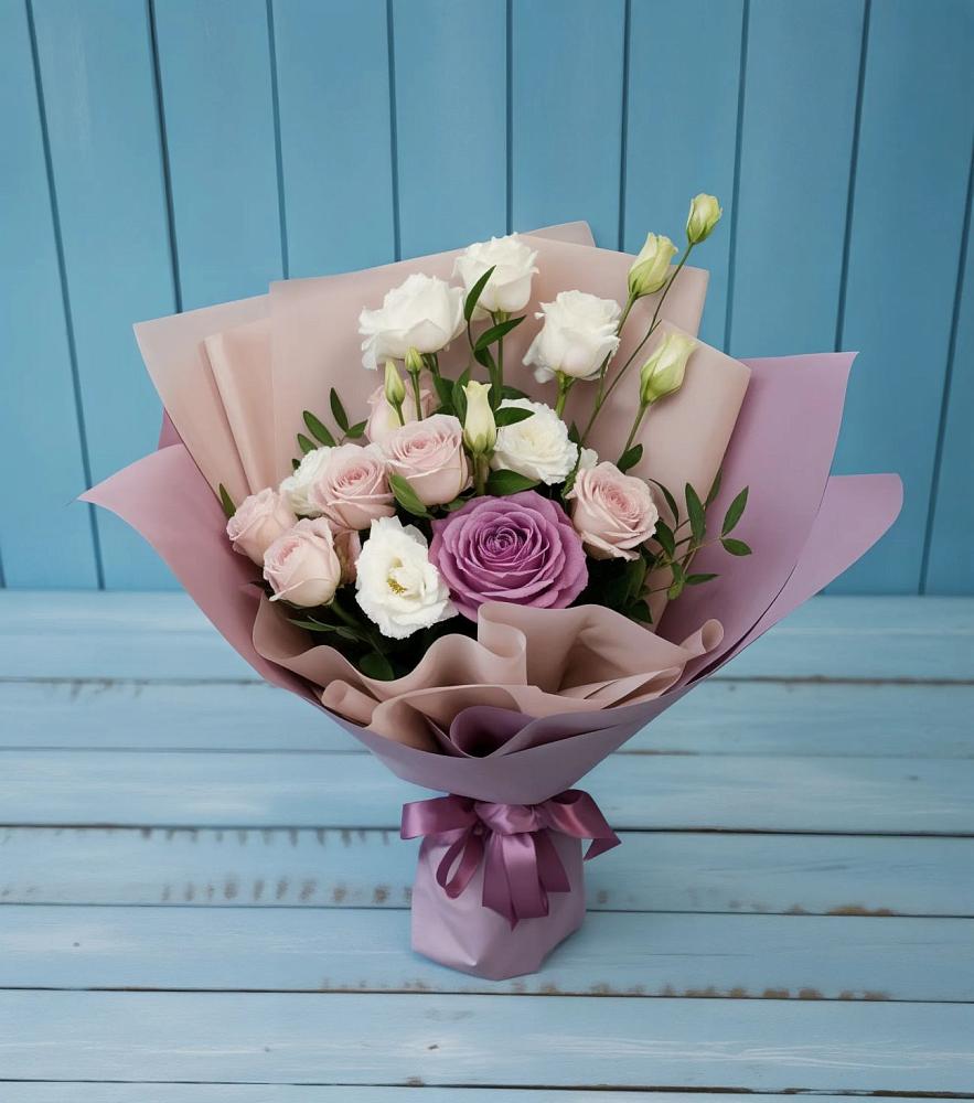 Букет цветов из: Розы и Лизиантусы в Нововеличковской